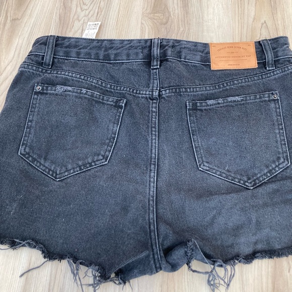 Zara Denim Shorts - Picture 3 of 7